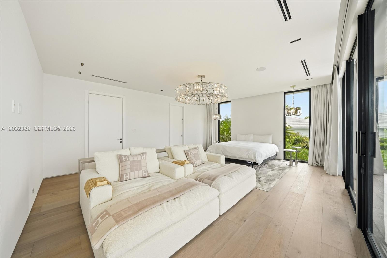 1050 Stillwater Dr Miami Beach, FL 33141