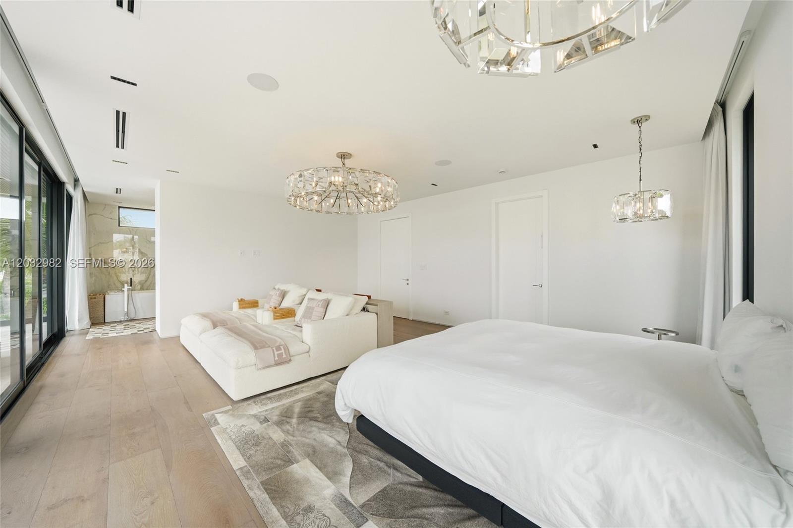 1050 Stillwater Dr Miami Beach, FL 33141