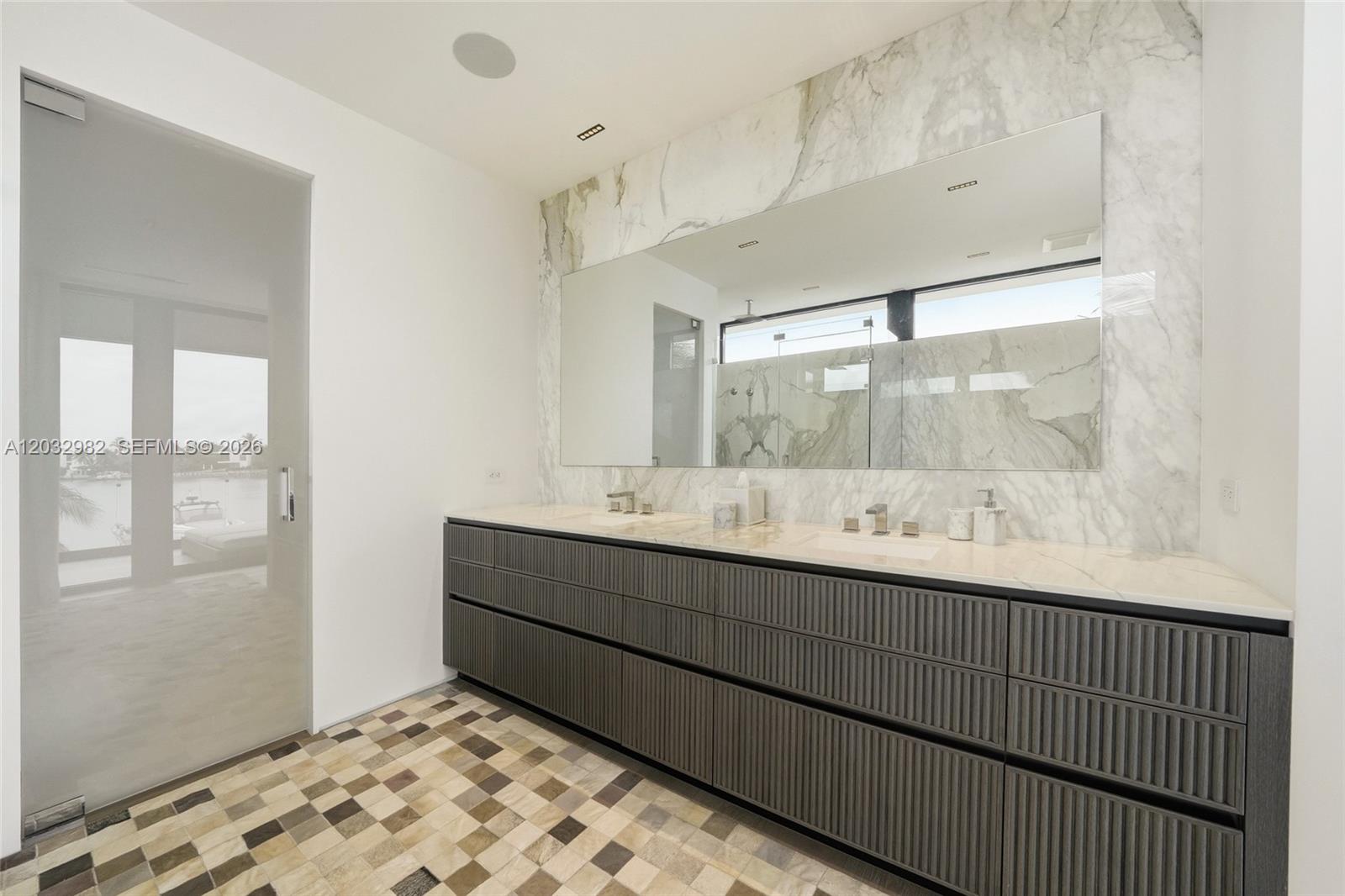 1050 Stillwater Dr Miami Beach, FL 33141