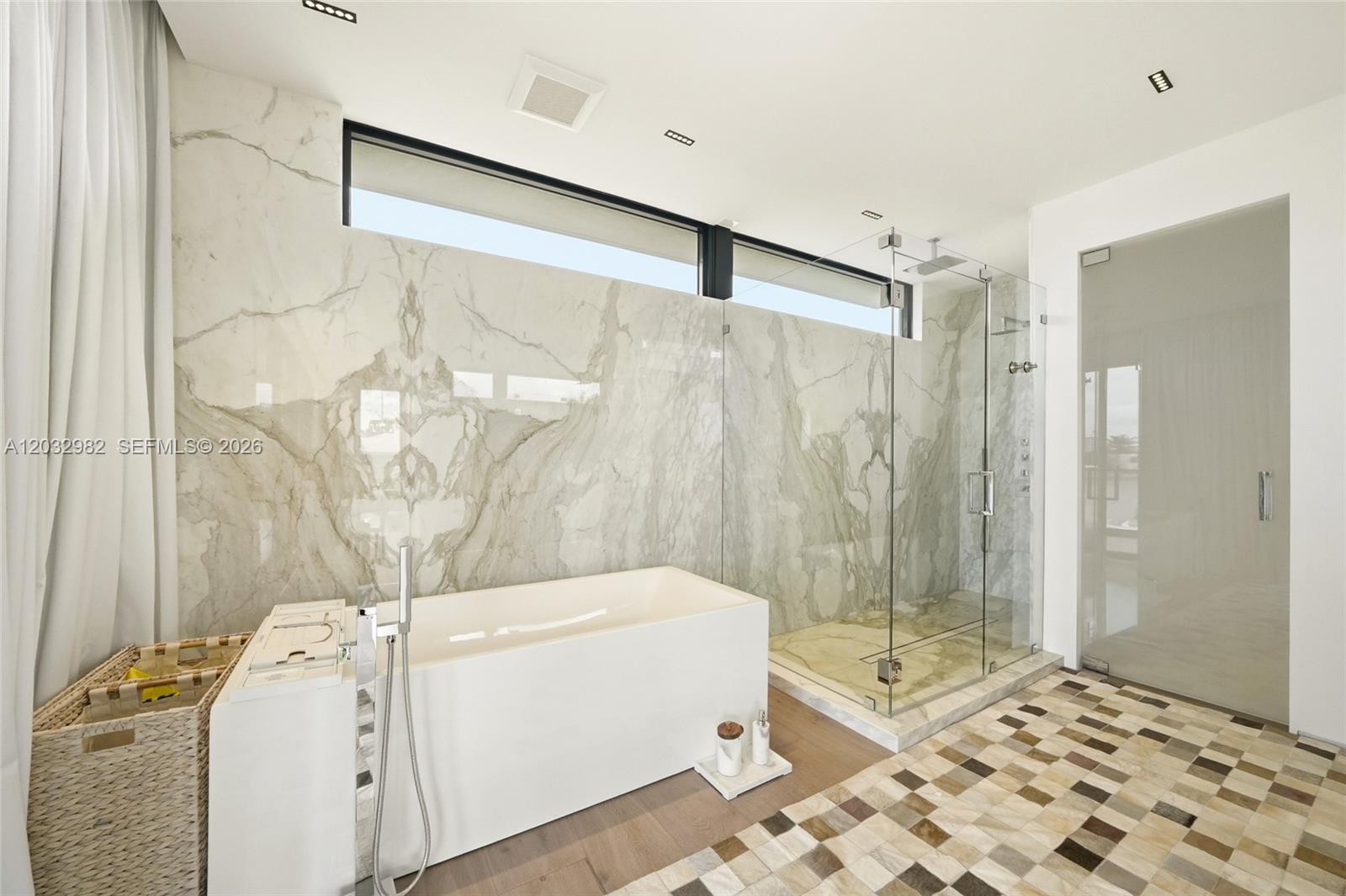 1050 Stillwater Dr Miami Beach, FL 33141