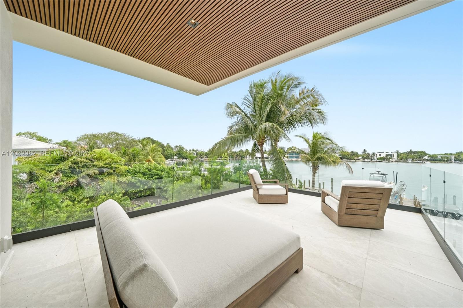 1050 Stillwater Dr Miami Beach, FL 33141