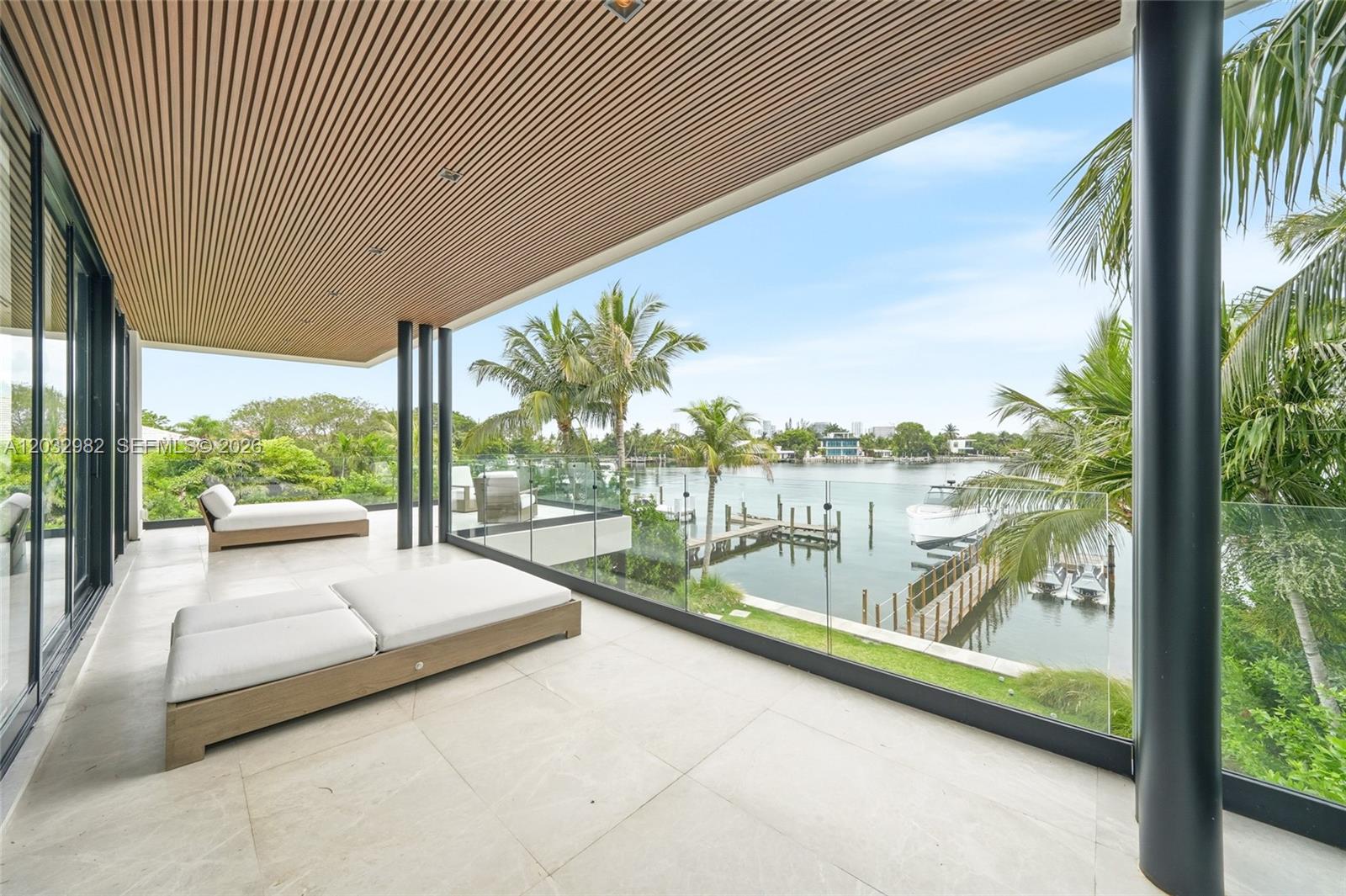 1050 Stillwater Dr Miami Beach, FL 33141