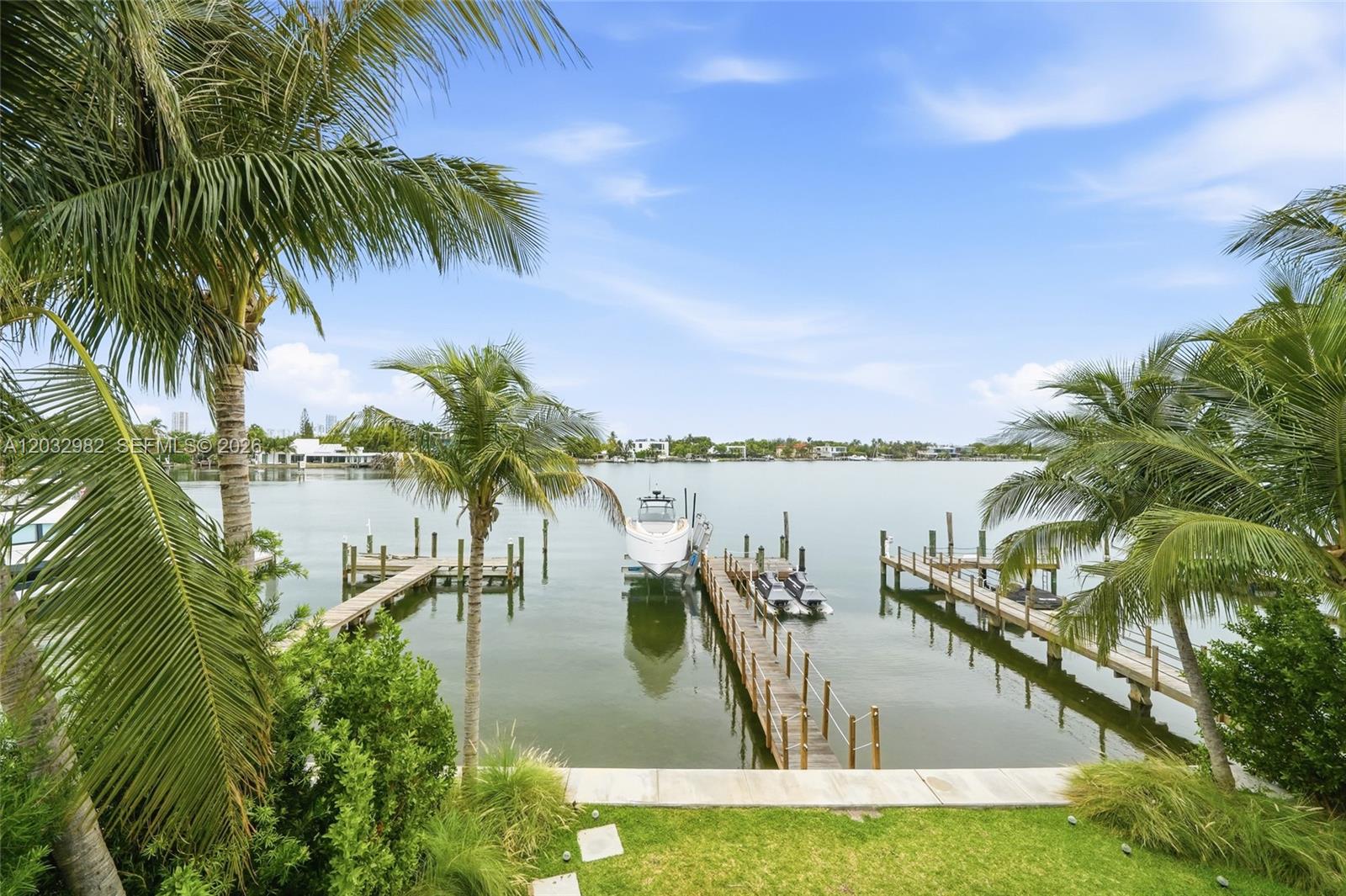 1050 Stillwater Dr Miami Beach, FL 33141