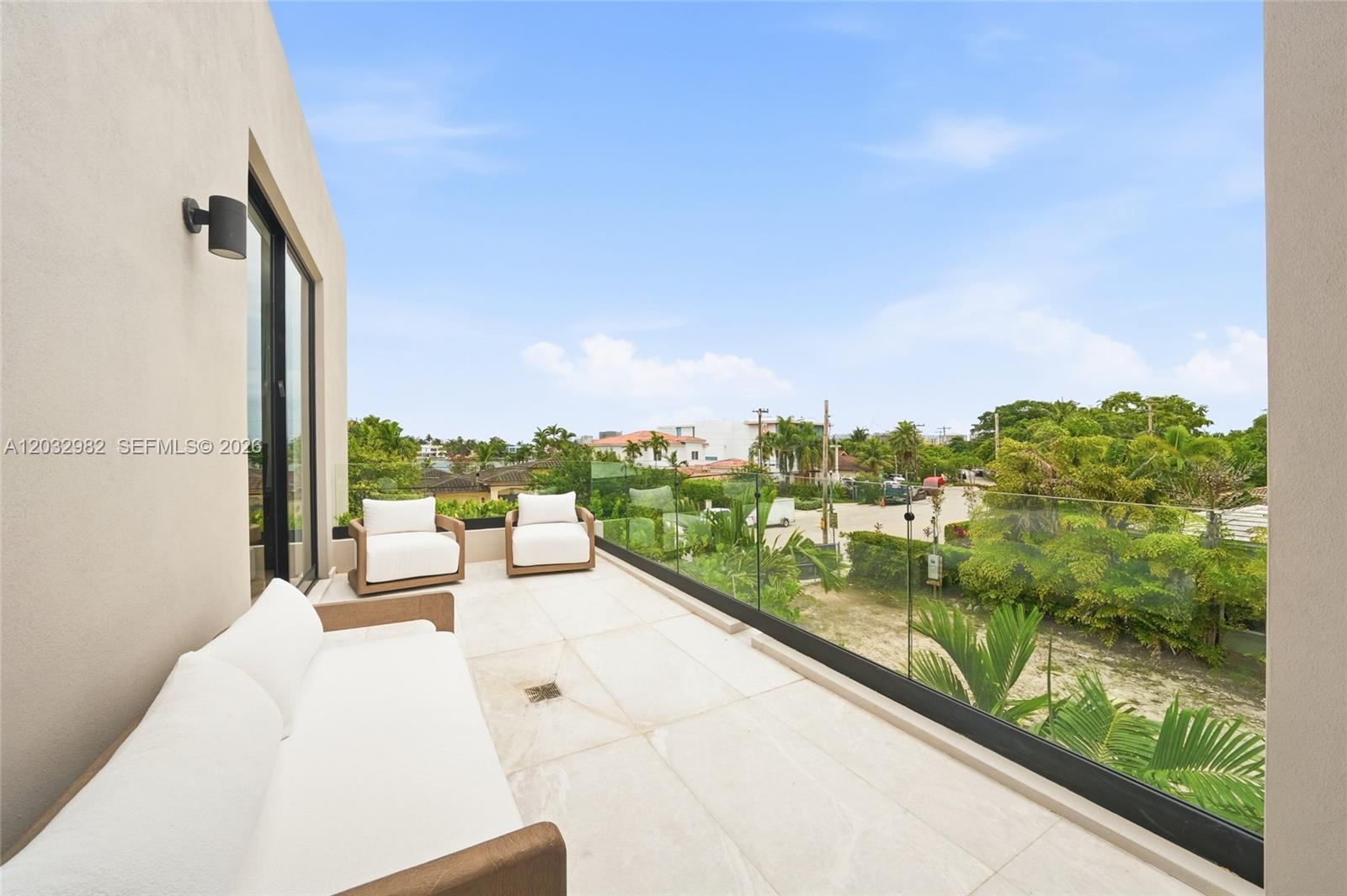 1050 Stillwater Dr Miami Beach, FL 33141