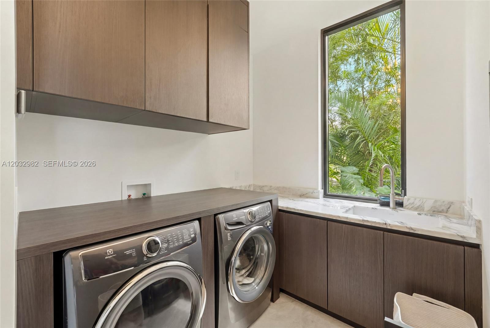 1050 Stillwater Dr Miami Beach, FL 33141