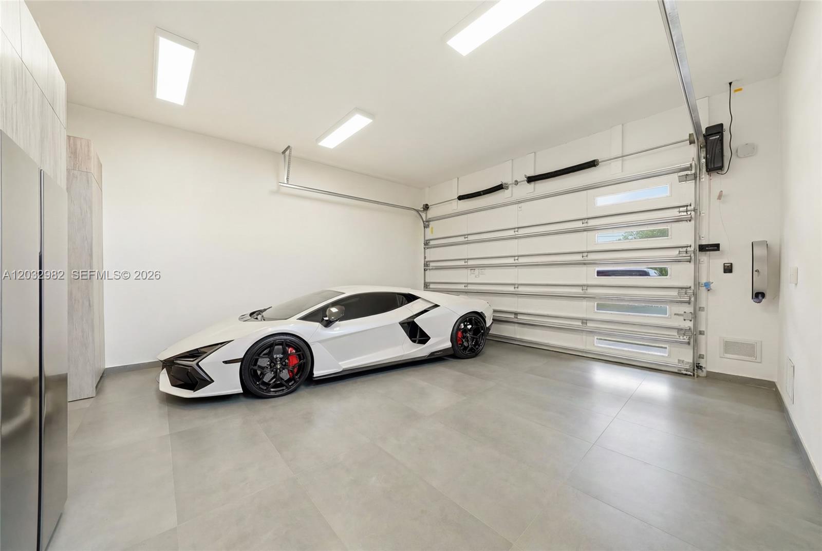 1050 Stillwater Dr Miami Beach, FL 33141