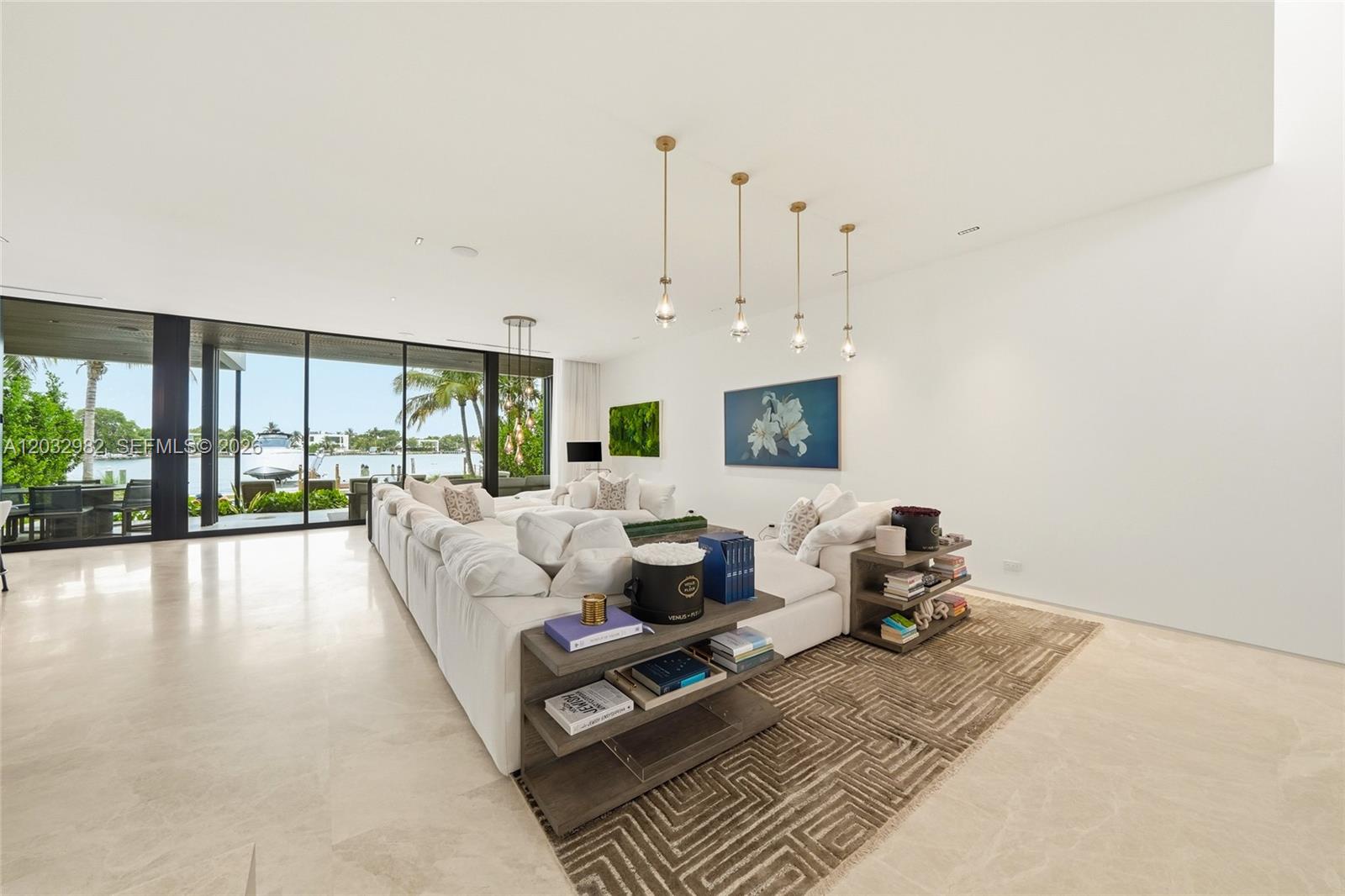 1050 Stillwater Dr Miami Beach, FL 33141