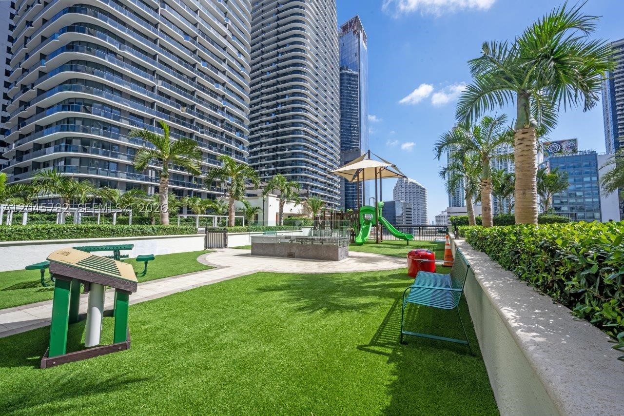 image Nine at Mary Brickell Village14