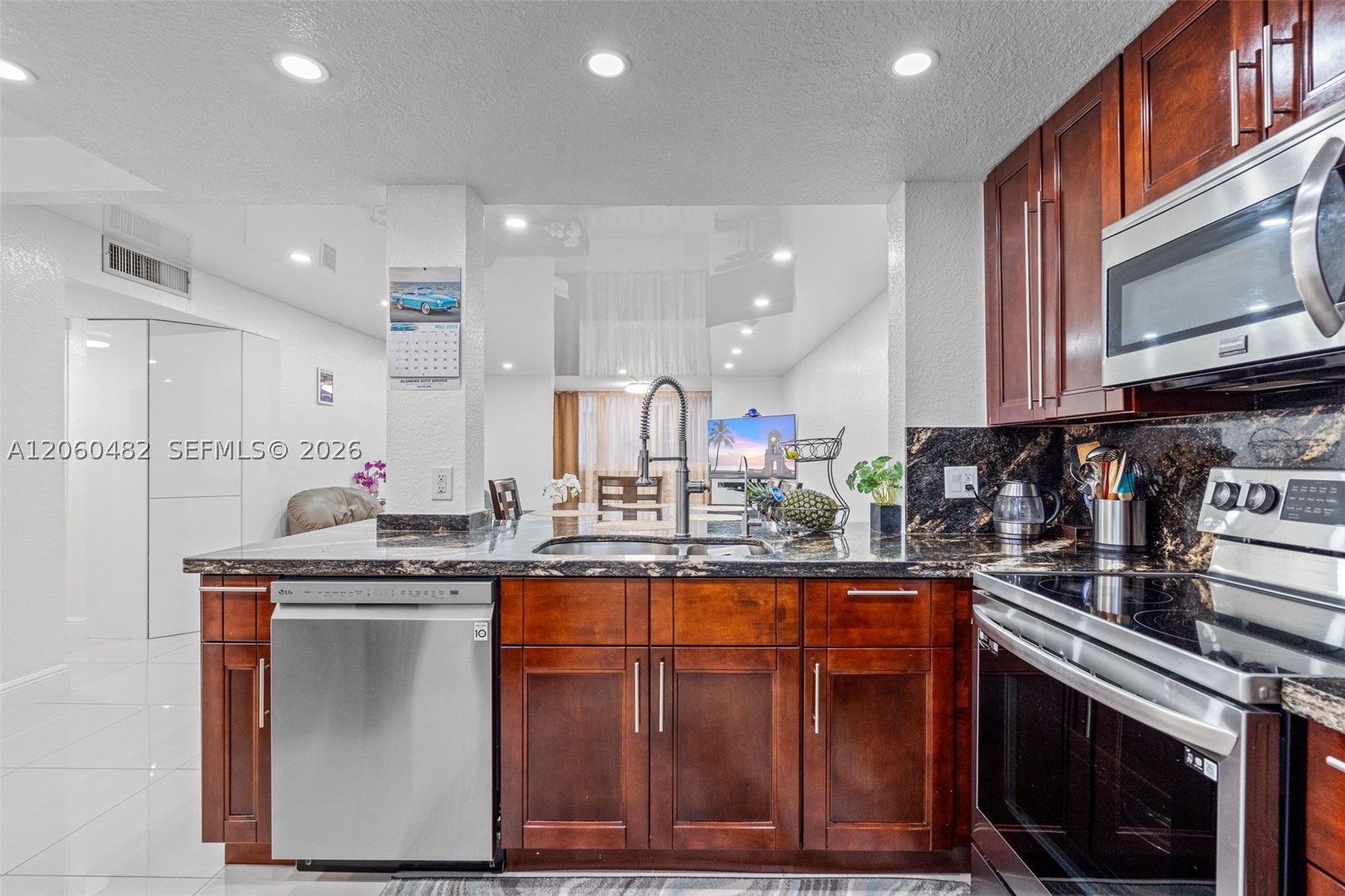 301 NE 14th Ave #207