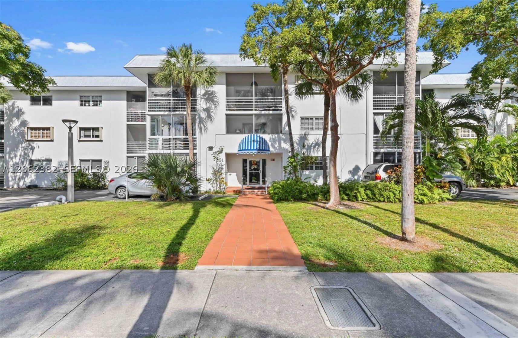 251 Galen Dr #302