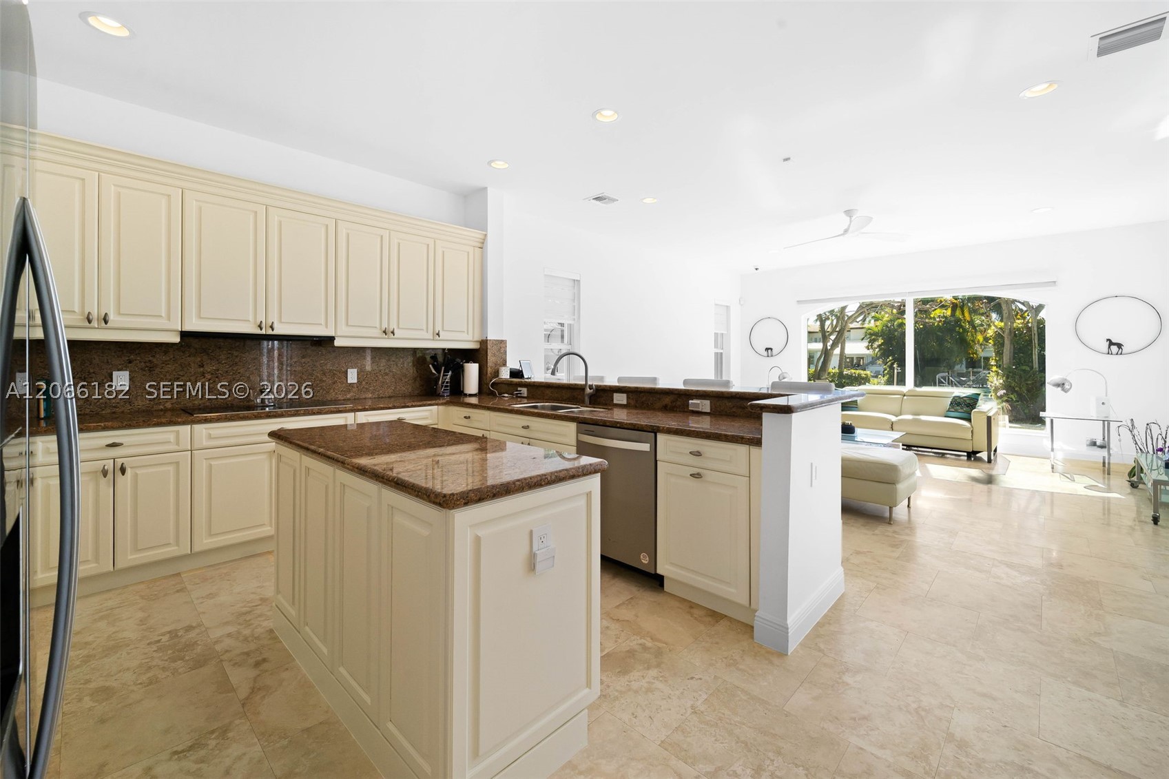 1490 Cleveland Rd Miami Beach, FL 33141