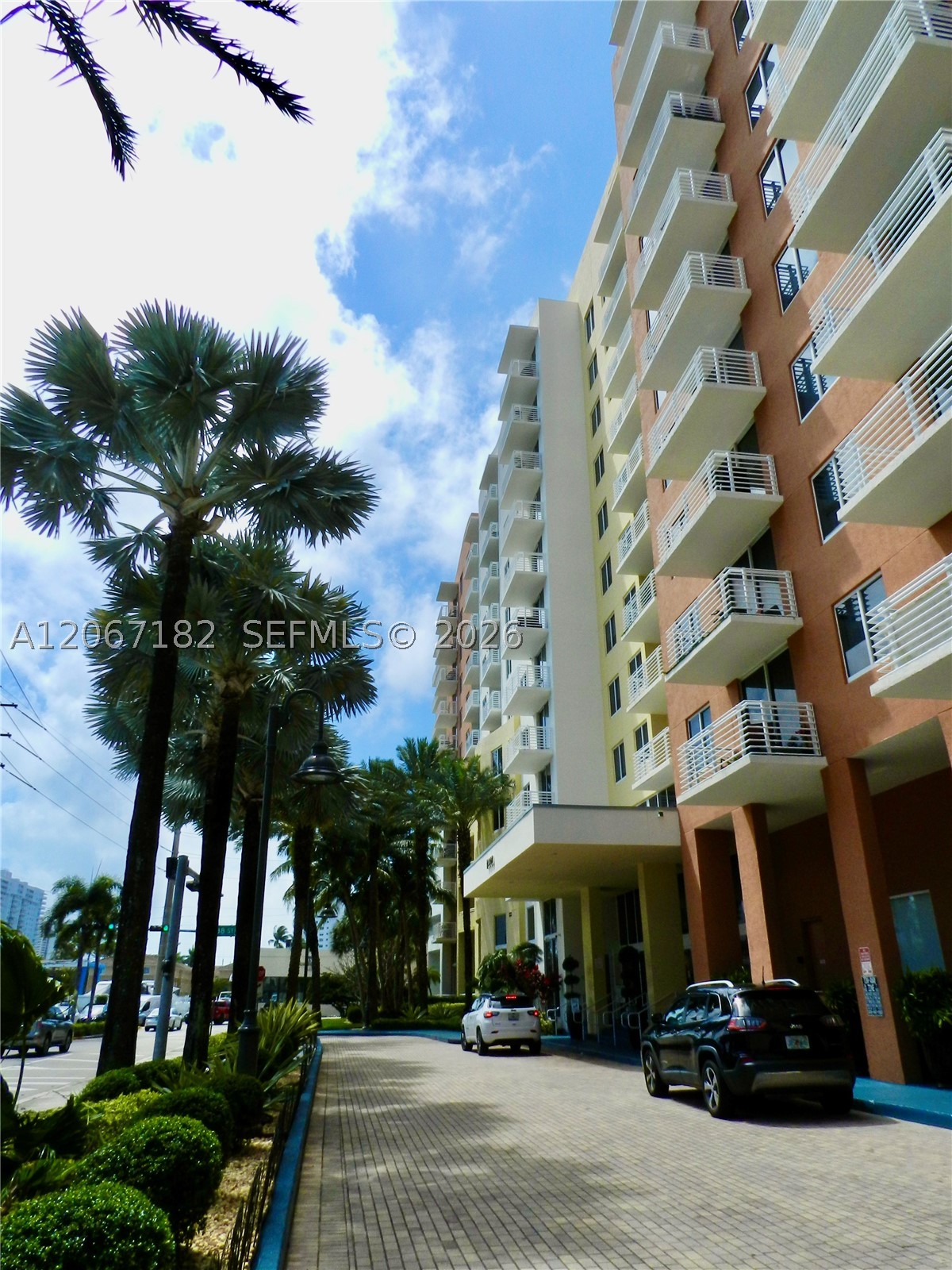 image The Venture at Aventura12