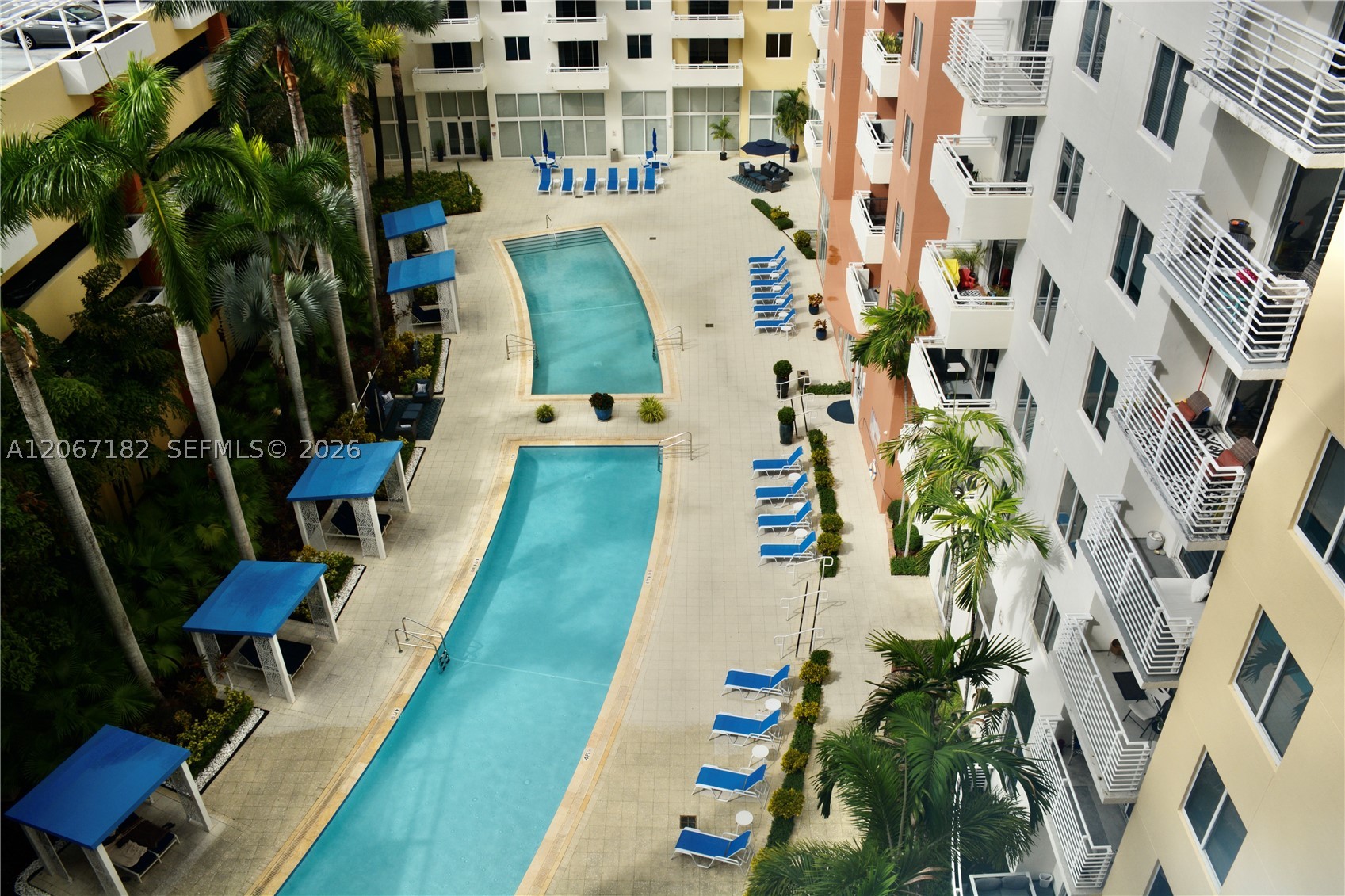 image The Venture at Aventura13