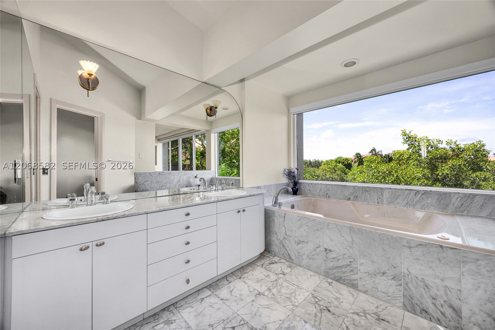 5996 Paradise Pt Dr Palmetto Bay, FL 33157