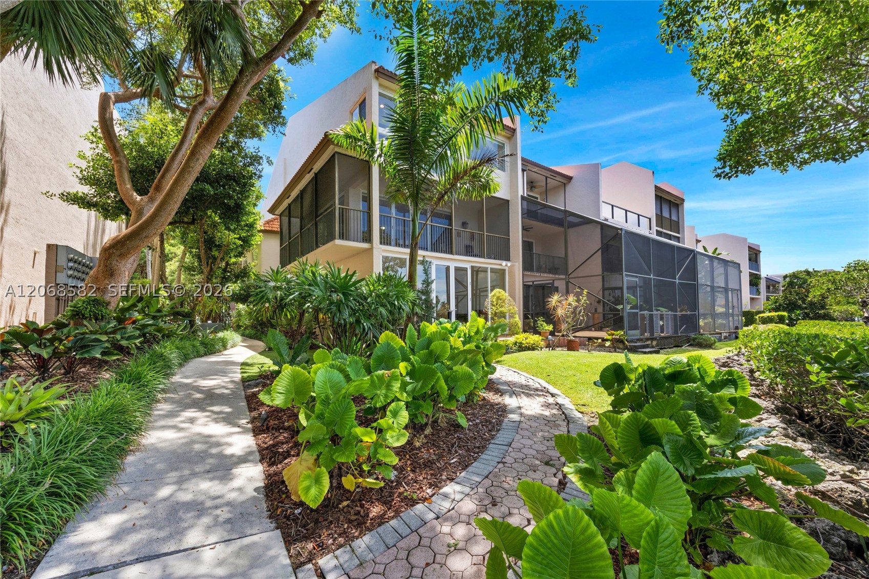 5996 Paradise Pt Dr Palmetto Bay, FL 33157