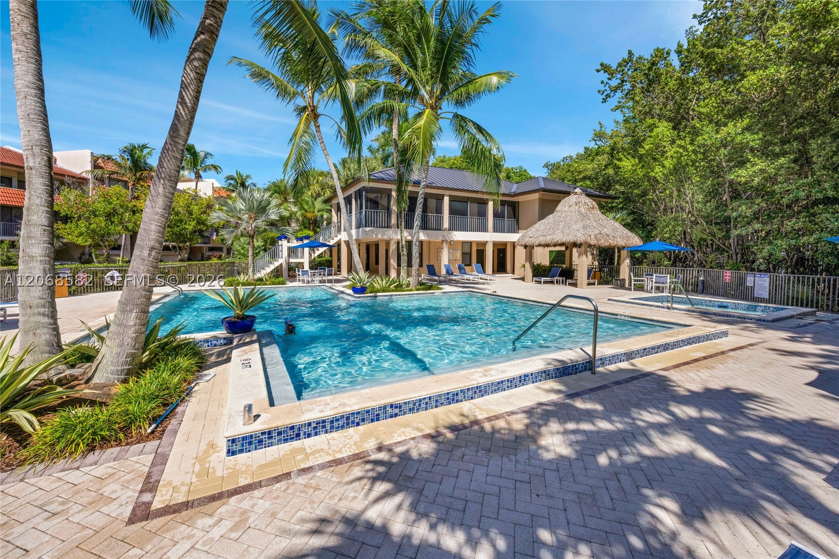 5996 Paradise Pt Dr Palmetto Bay, FL 33157
