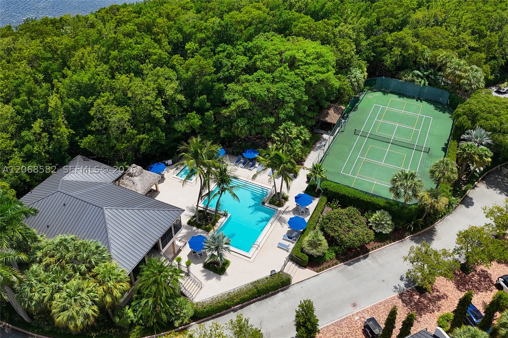 5996 Paradise Pt Dr Palmetto Bay, FL 33157