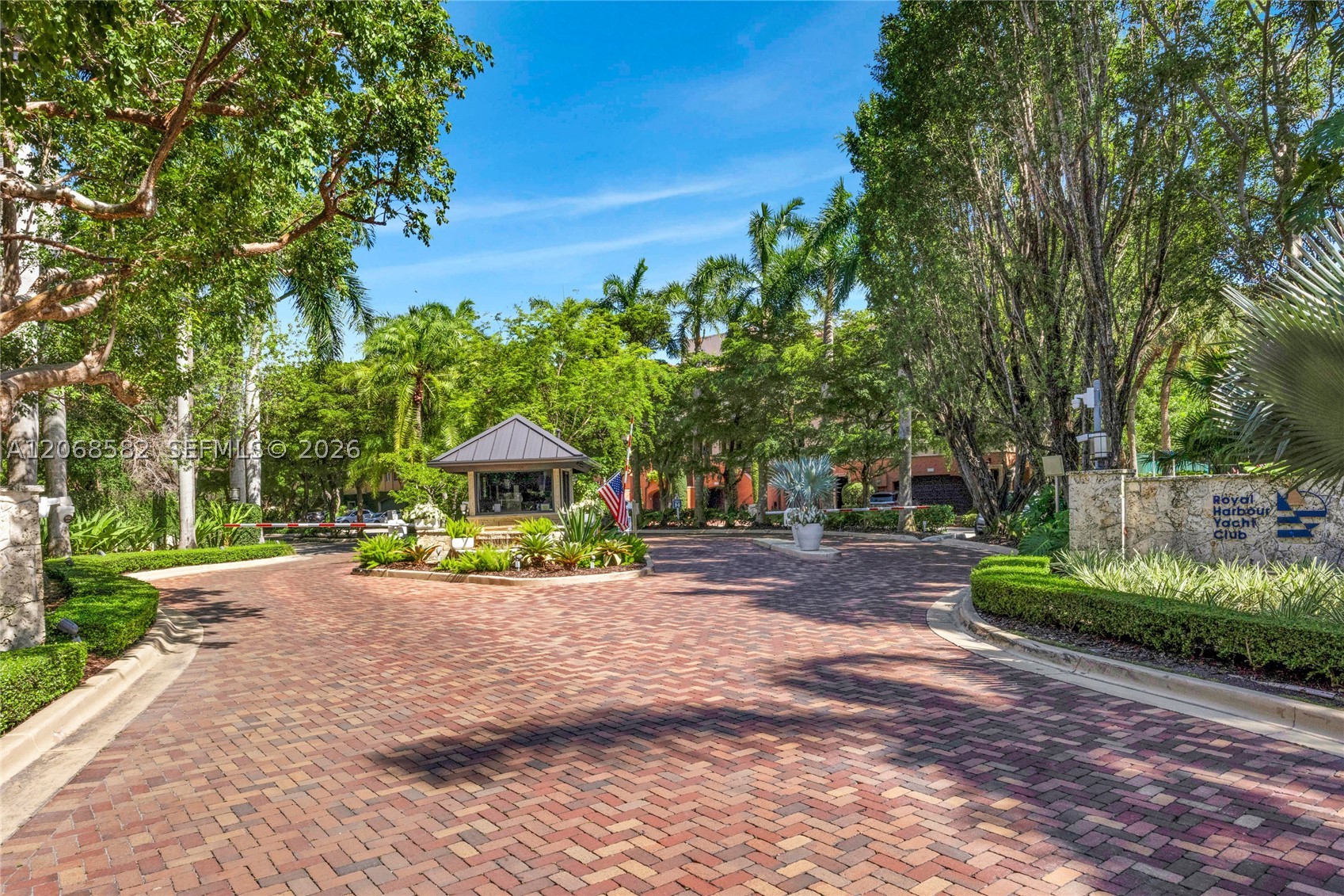 5996 Paradise Pt Dr Palmetto Bay, FL 33157