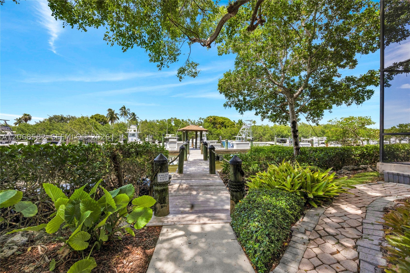 5996 Paradise Pt Dr Palmetto Bay, FL 33157