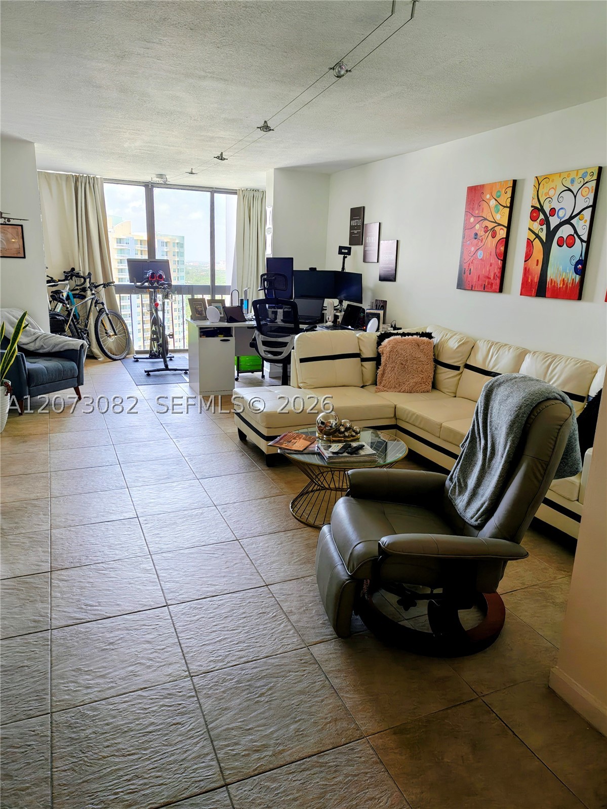 image Brickell Bay Club1