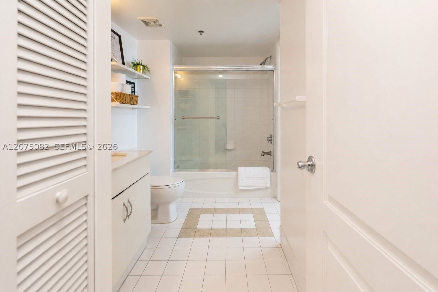 1200 Brickell Bay Dr #3207 Miami, FL 33131