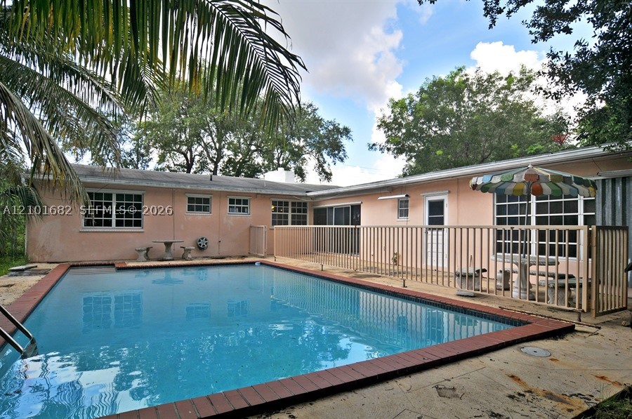6851 Sunset Dr South Miami, FL 33143