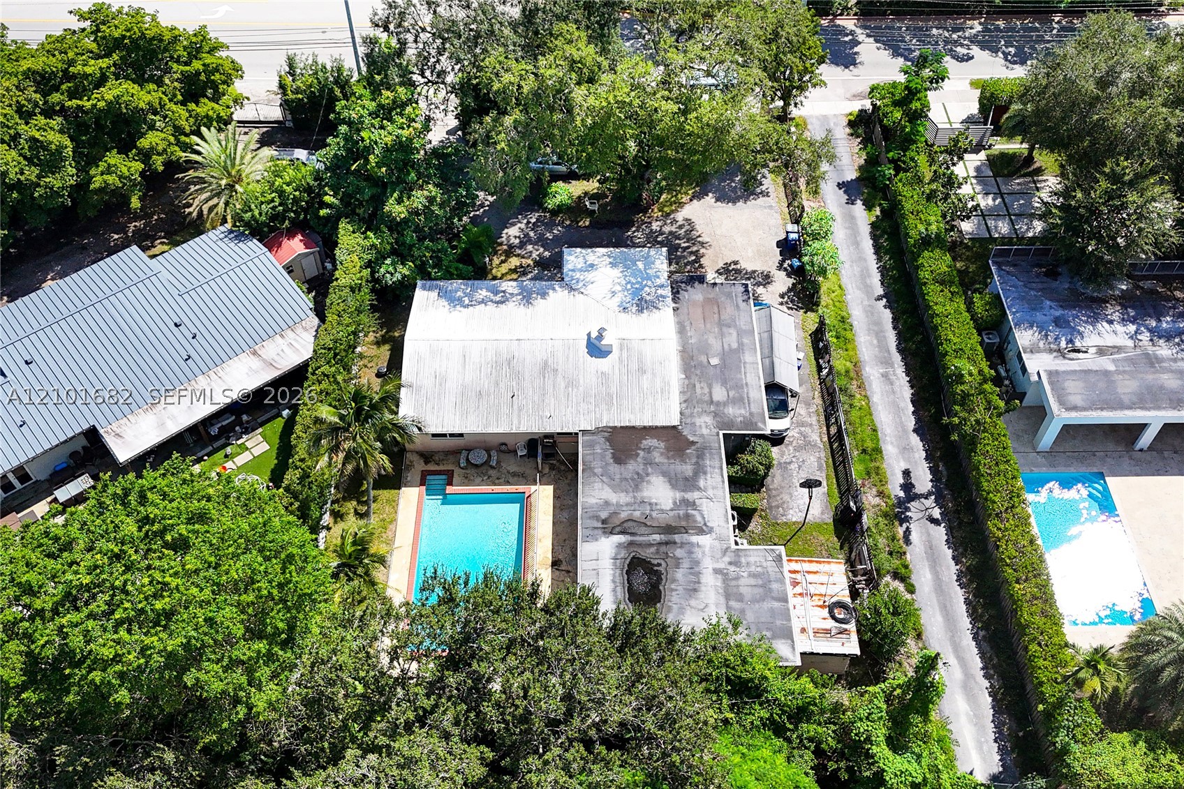 6851 Sunset Dr South Miami, FL 33143