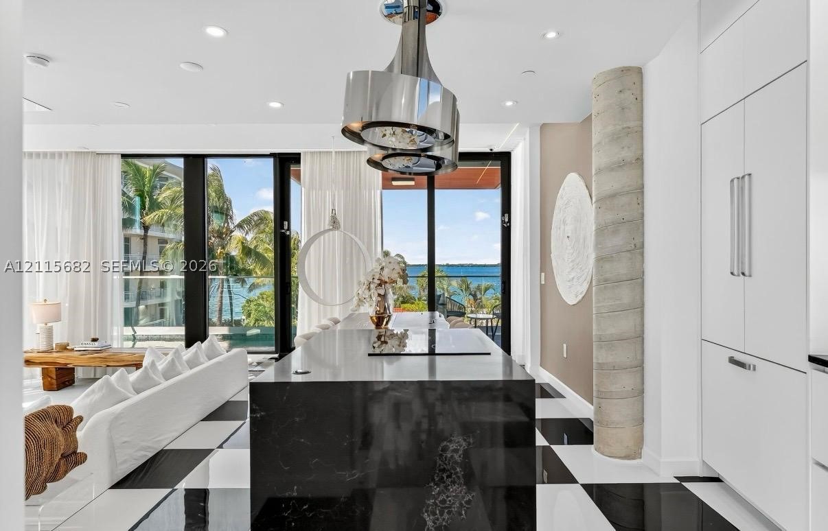 11 Century Ln Miami Beach, FL 33139