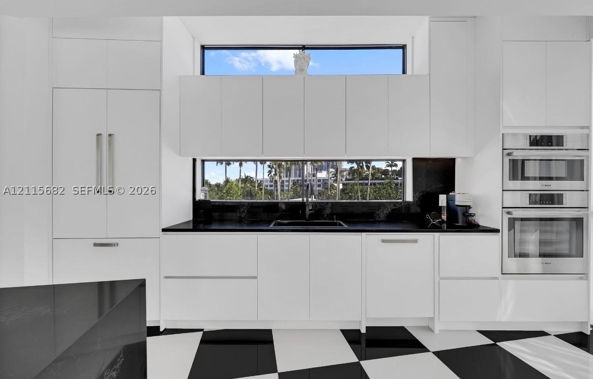 11 Century Ln Miami Beach, FL 33139