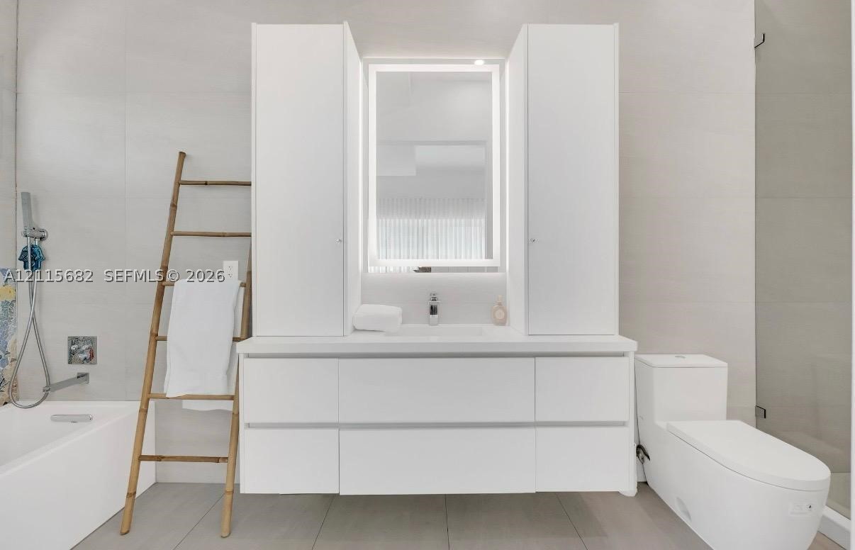 11 Century Ln Miami Beach, FL 33139