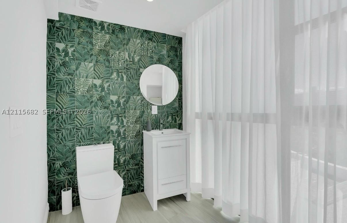 11 Century Ln Miami Beach, FL 33139