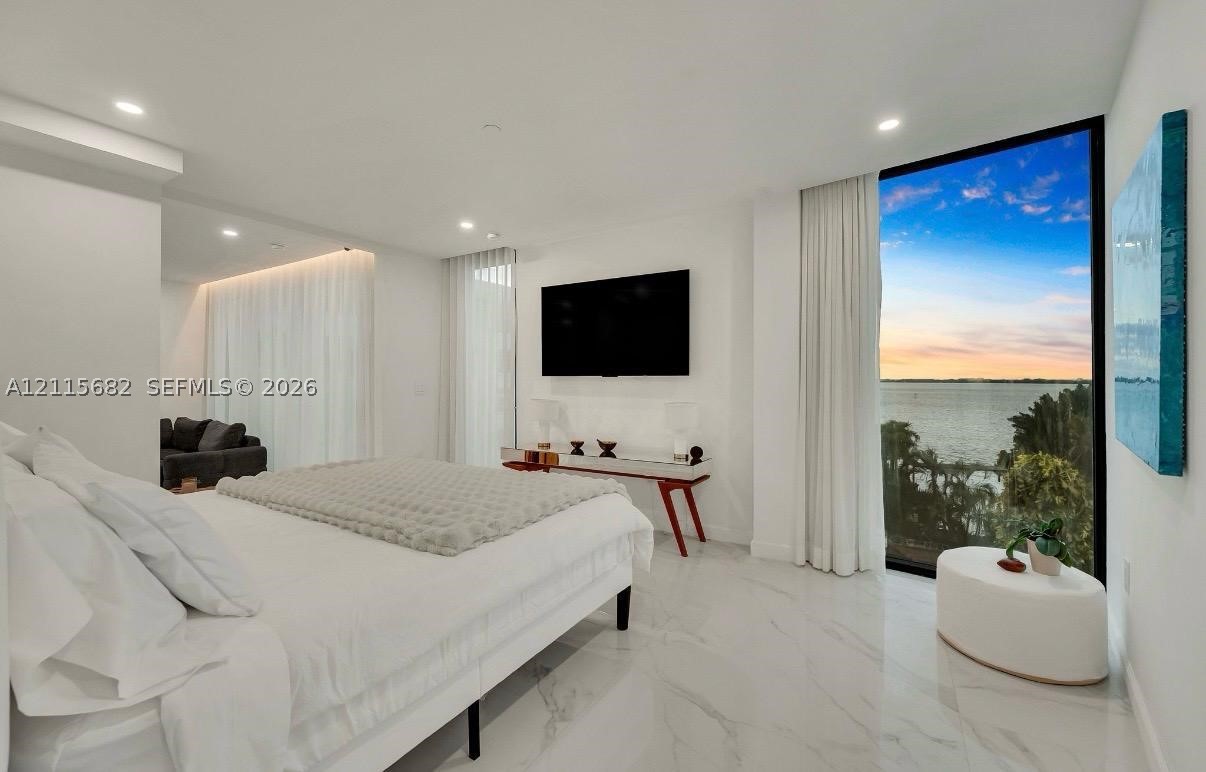 11 Century Ln Miami Beach, FL 33139