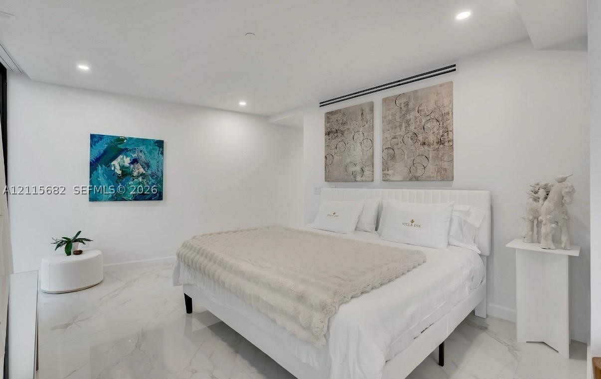 11 Century Ln Miami Beach, FL 33139