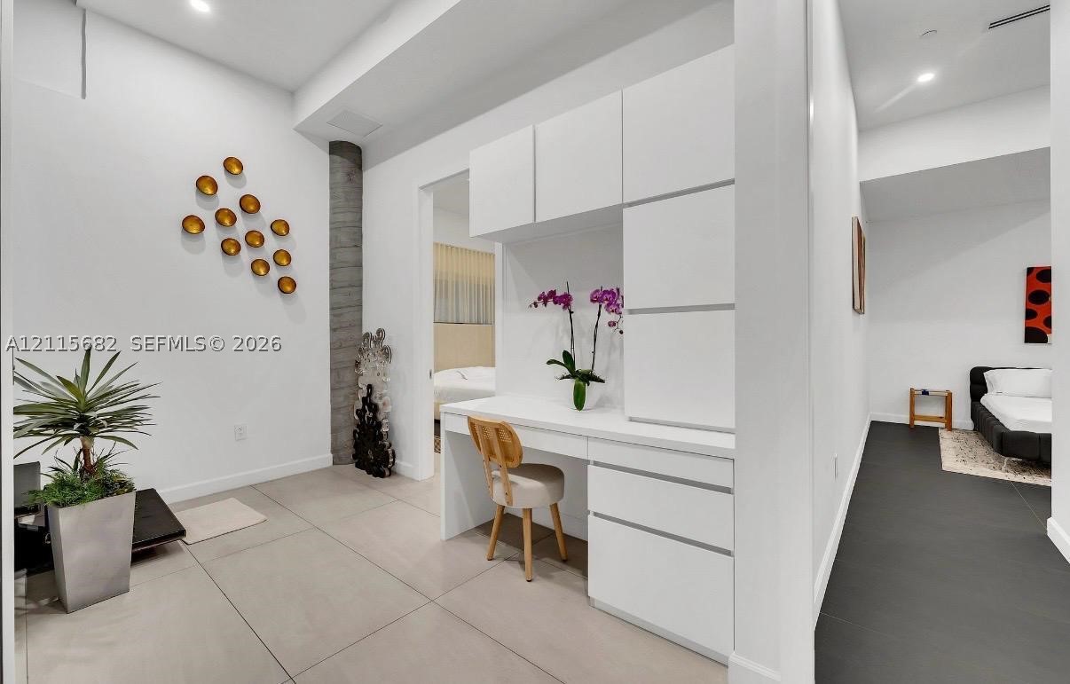 11 Century Ln Miami Beach, FL 33139
