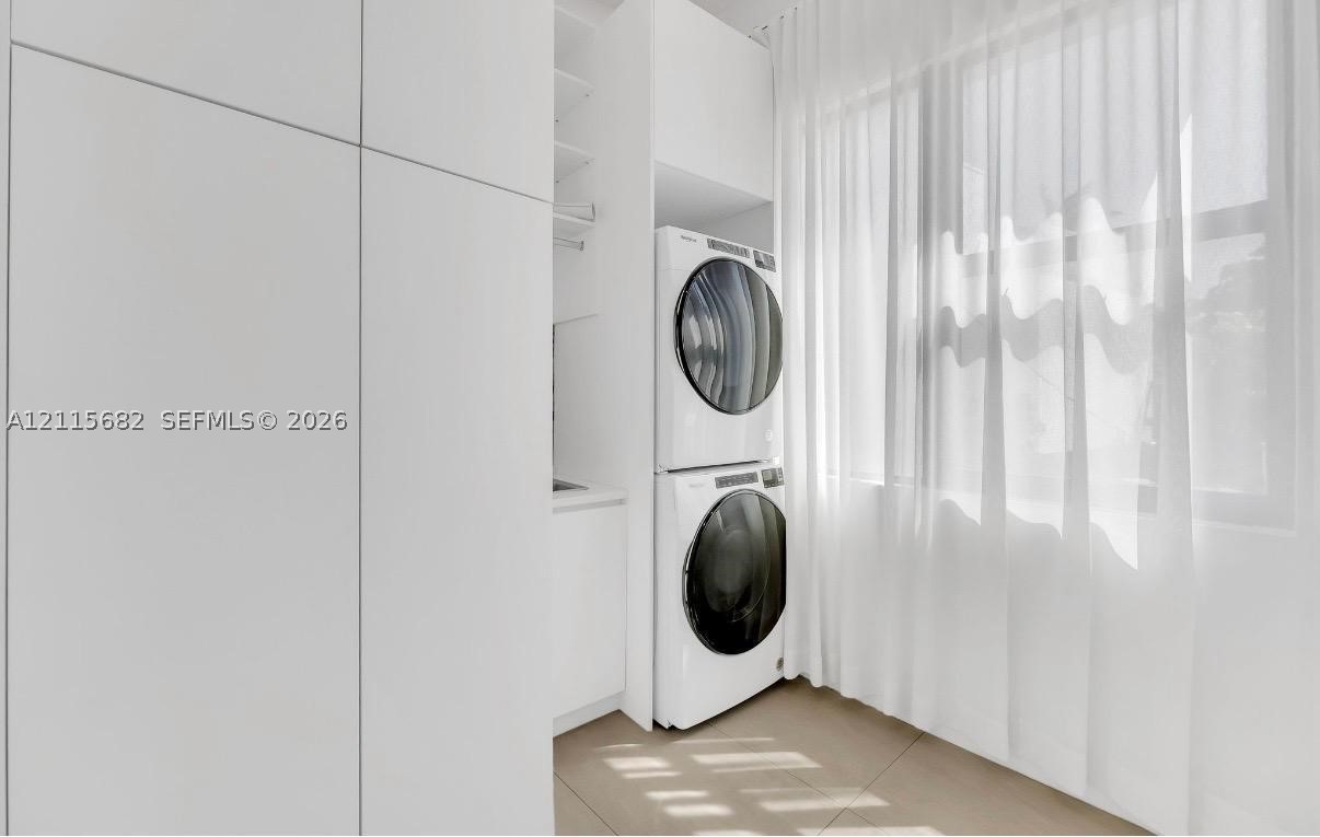 11 Century Ln Miami Beach, FL 33139