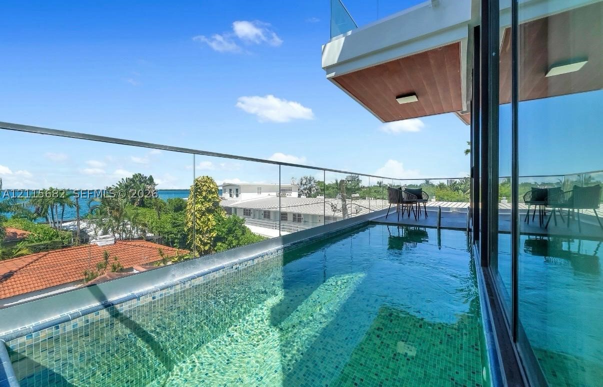 11 Century Ln Miami Beach, FL 33139