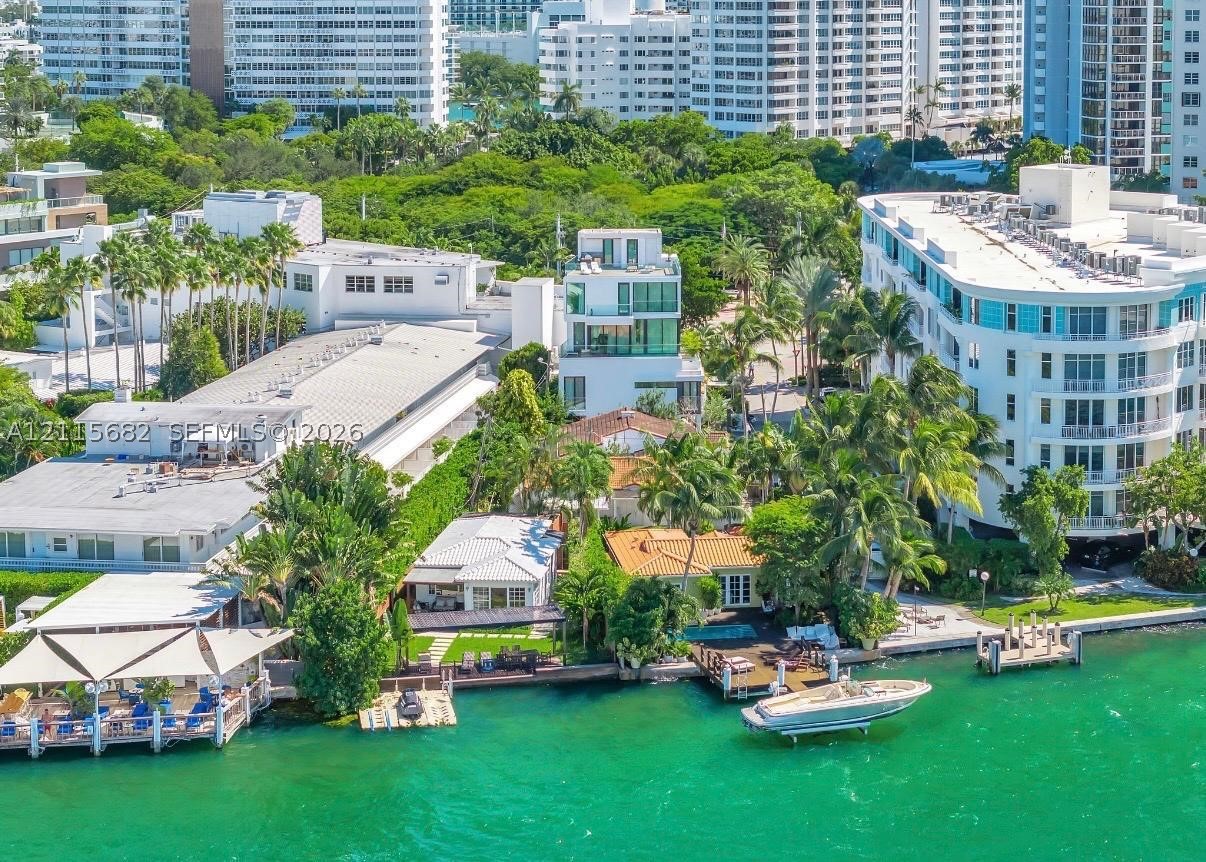 11 Century Ln Miami Beach, FL 33139