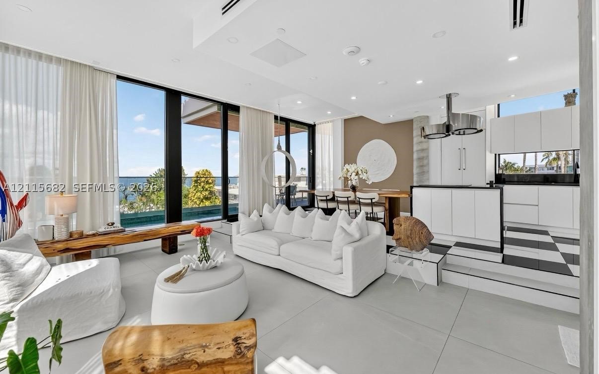 11 Century Ln Miami Beach, FL 33139