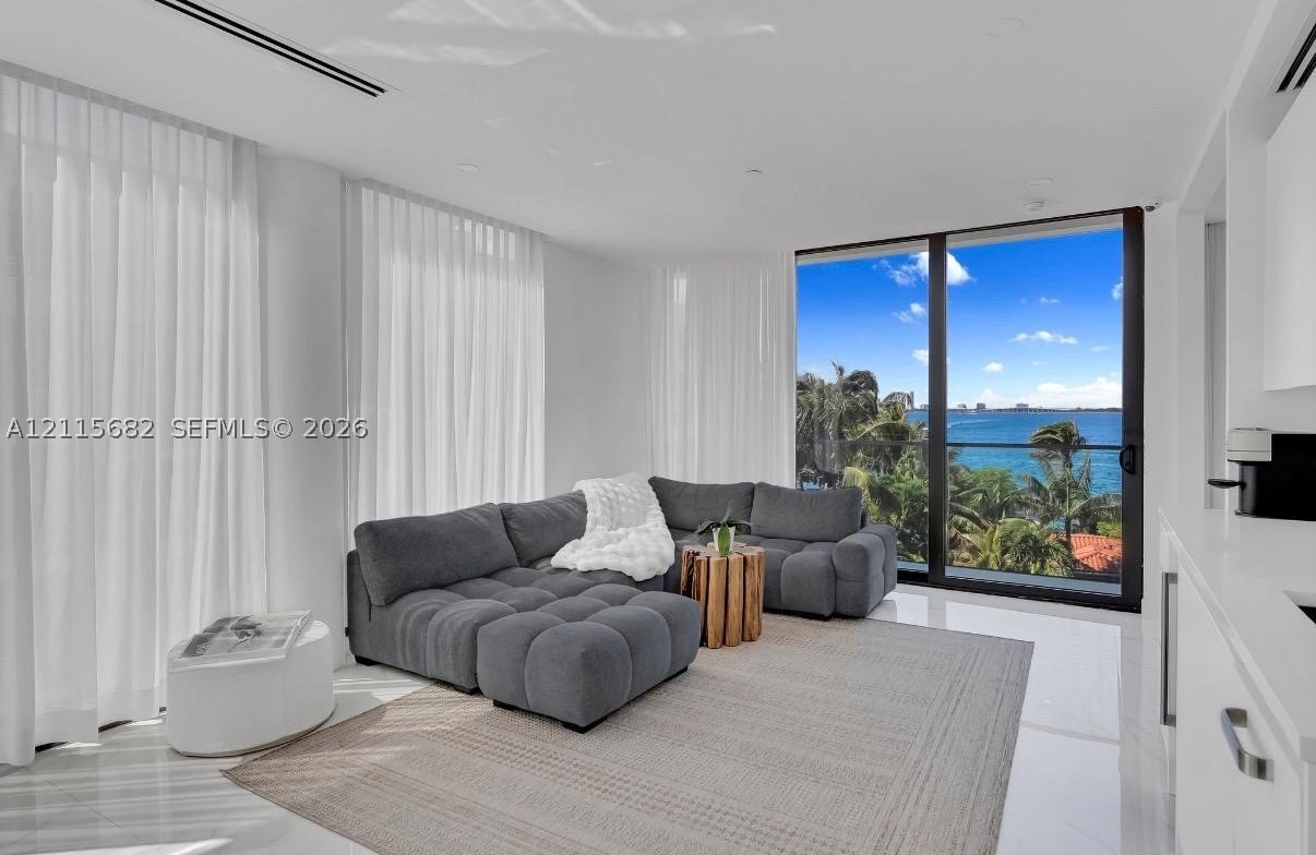 11 Century Ln Miami Beach, FL 33139