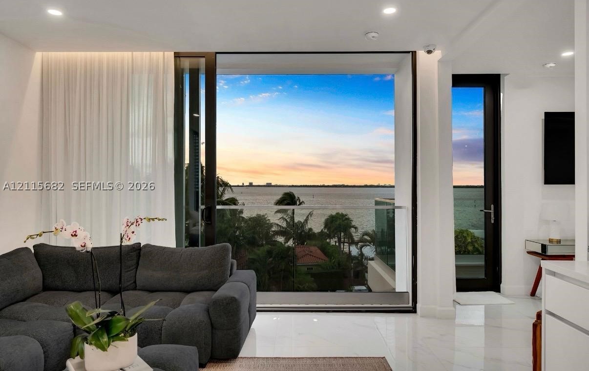 11 Century Ln Miami Beach, FL 33139