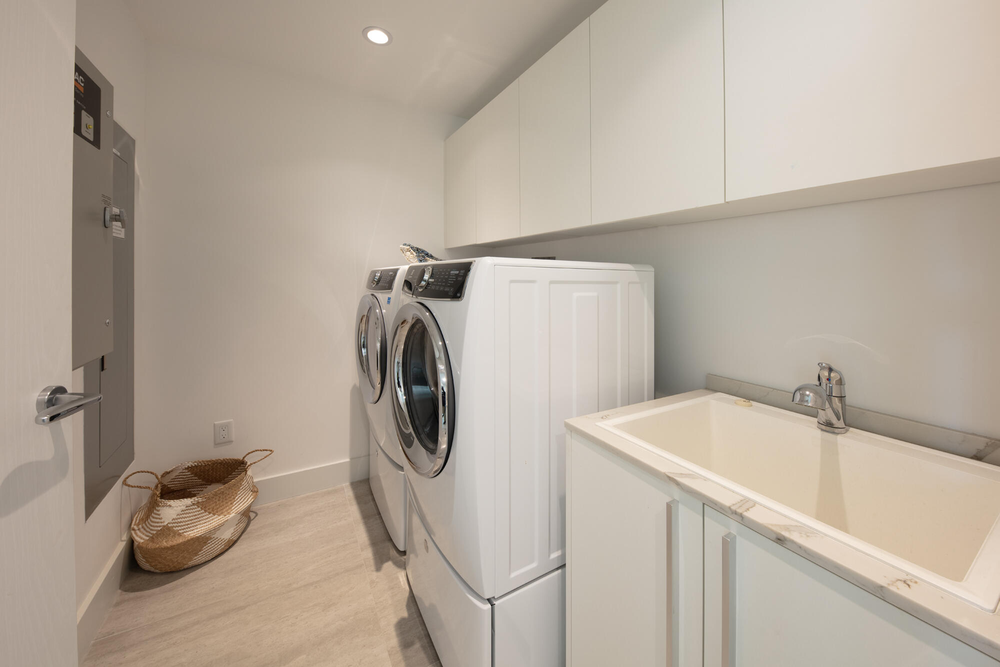 353 Sunset #202 Fort Lauderdale, FL 33301