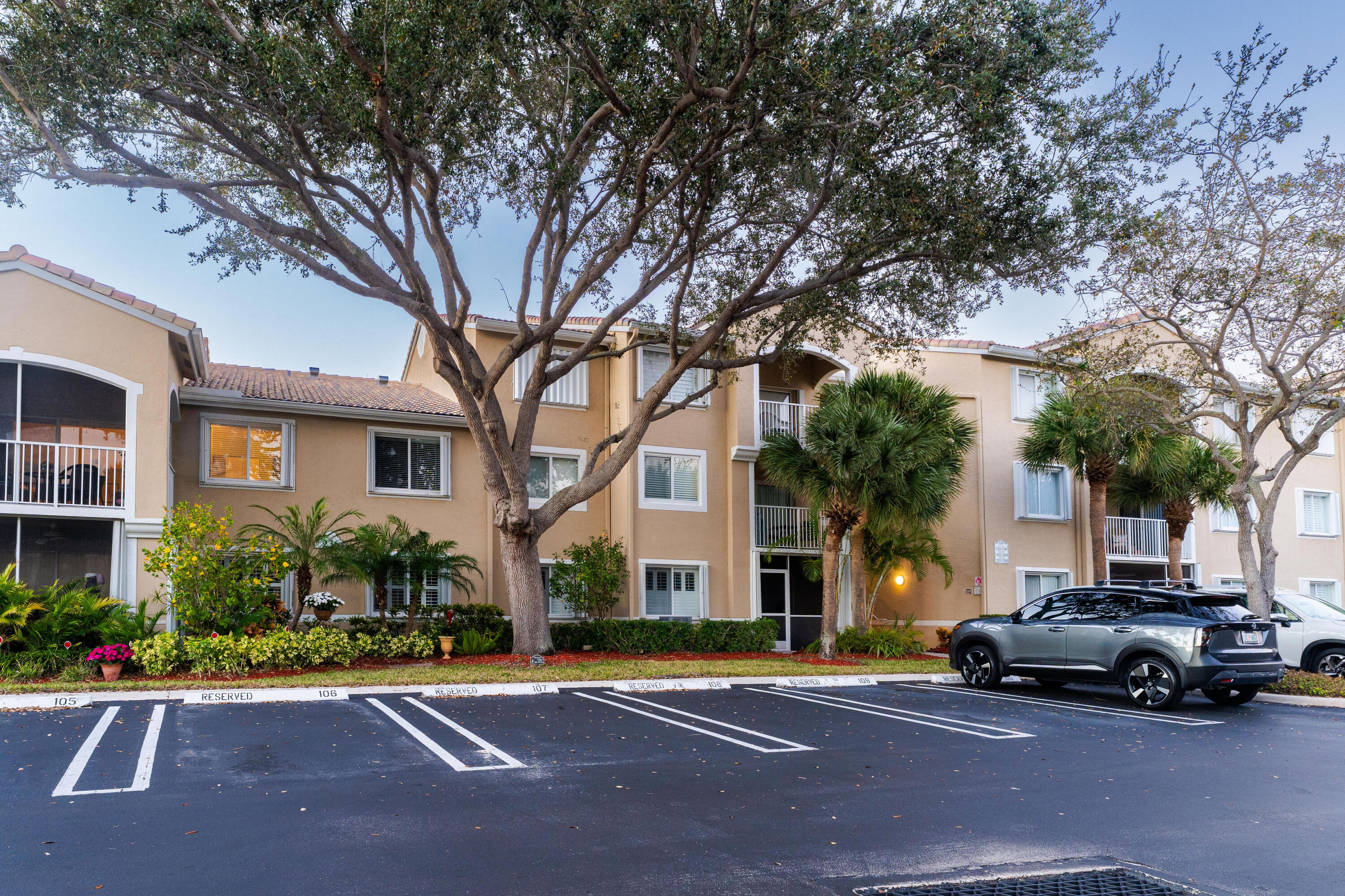 236 Village #1304 Tequesta, FL 33469