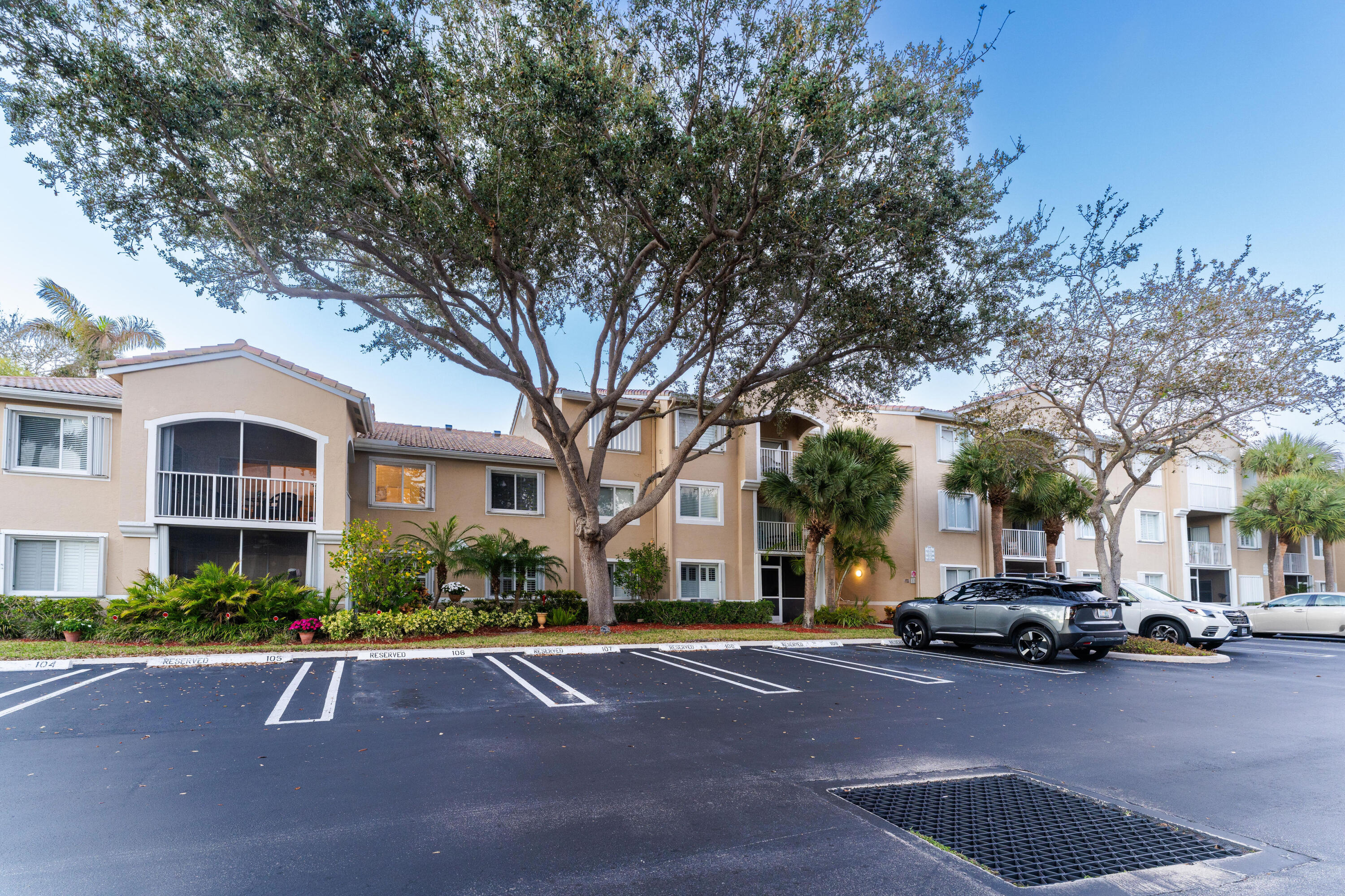 236 Village #1304 Tequesta, FL 33469