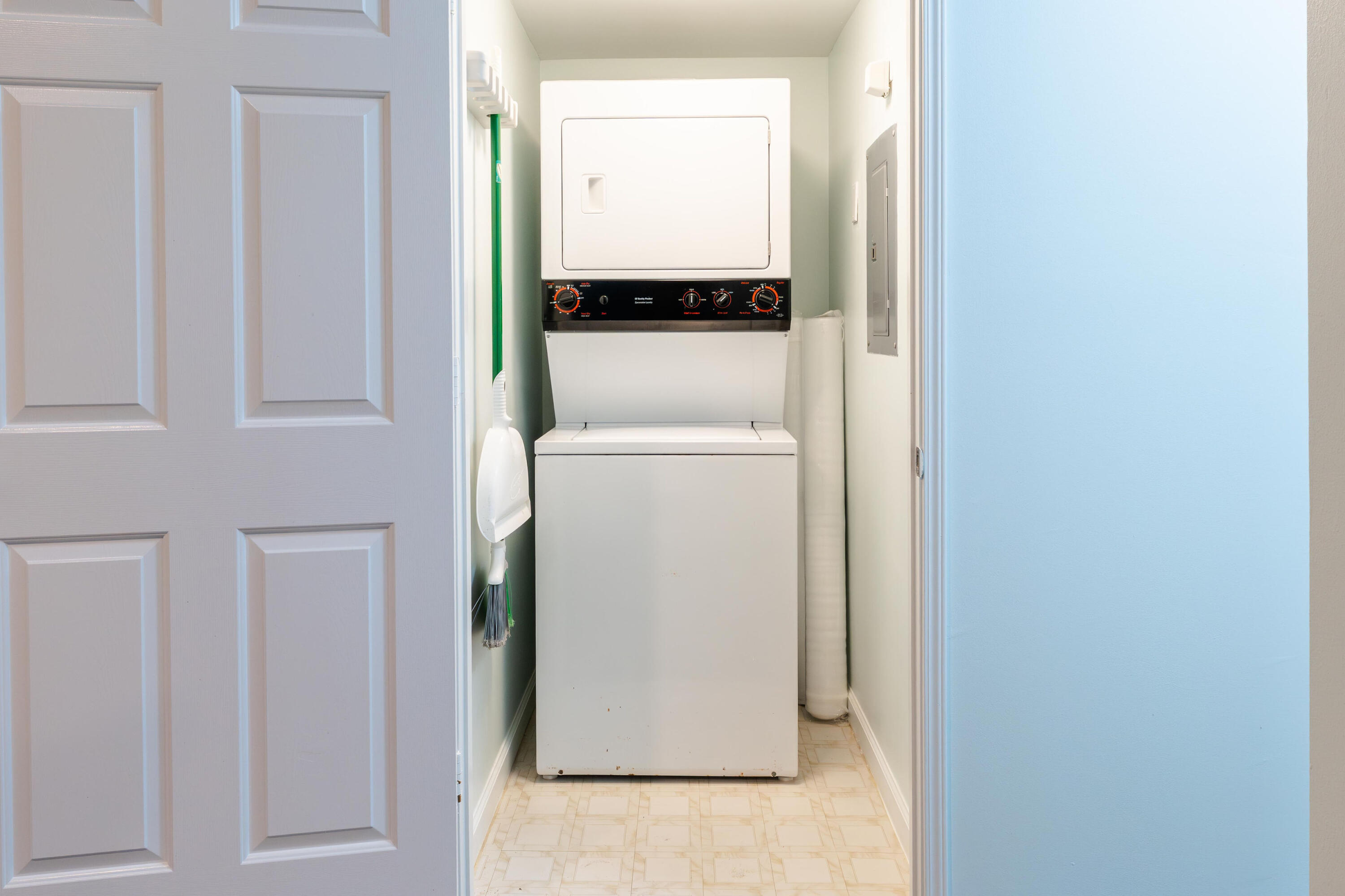 236 Village #1304 Tequesta, FL 33469