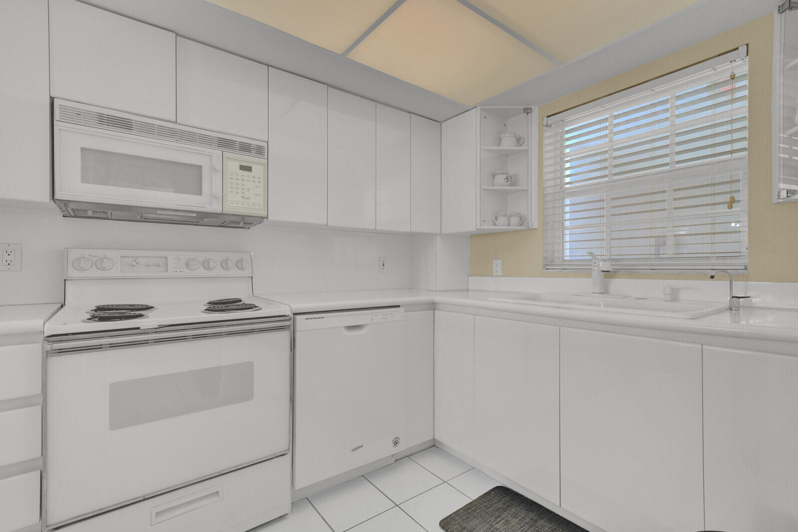 140 NE 28th #502 Pompano Beach, FL 33062