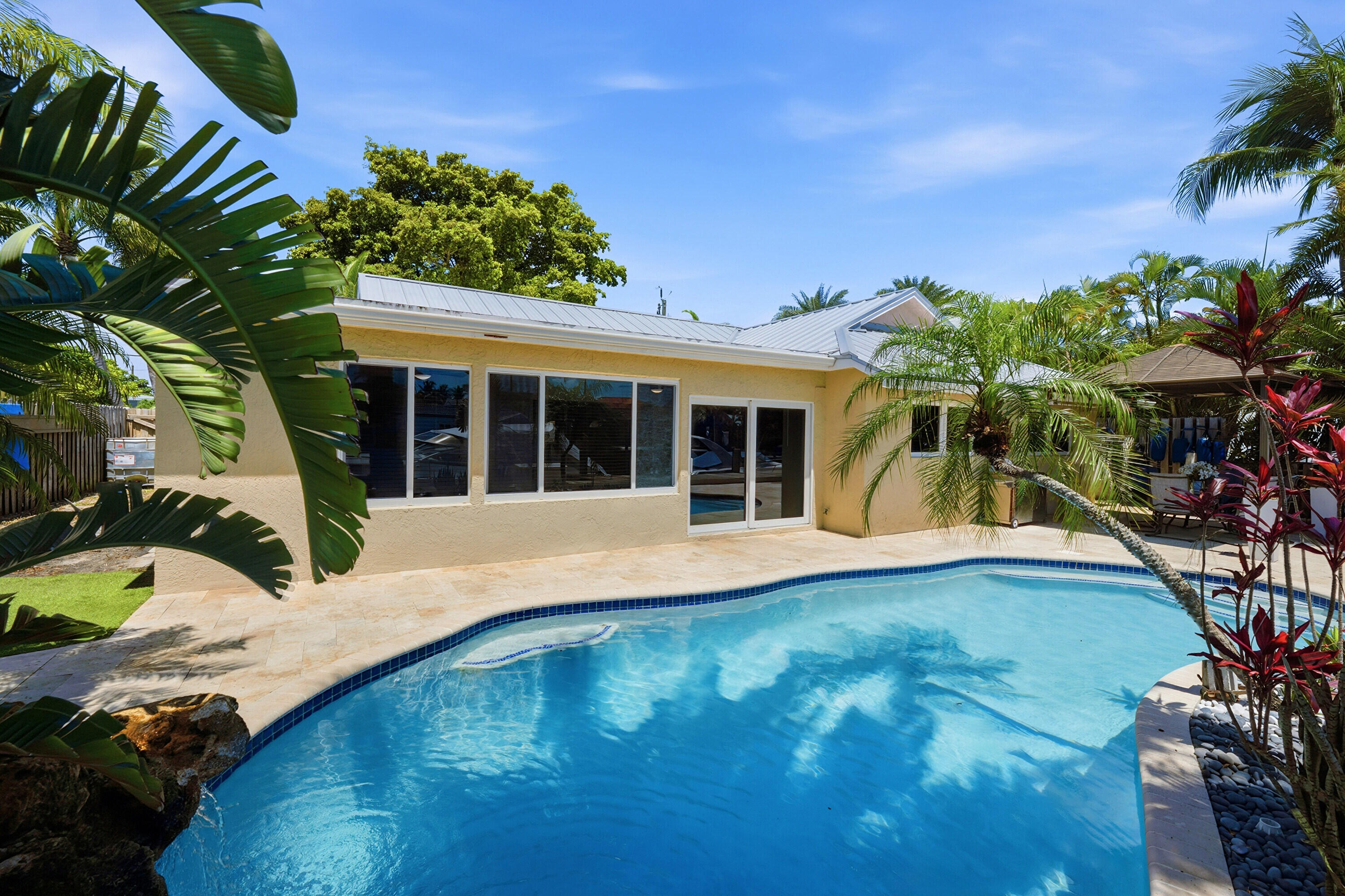 390 SE 12th Pompano Beach, FL 33060