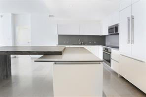 88 SW 7th #1709 Miami, FL 33130