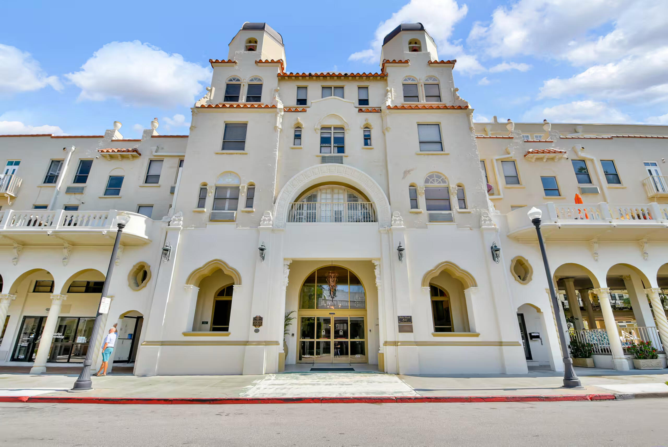 235 Sunrise Ave #3260