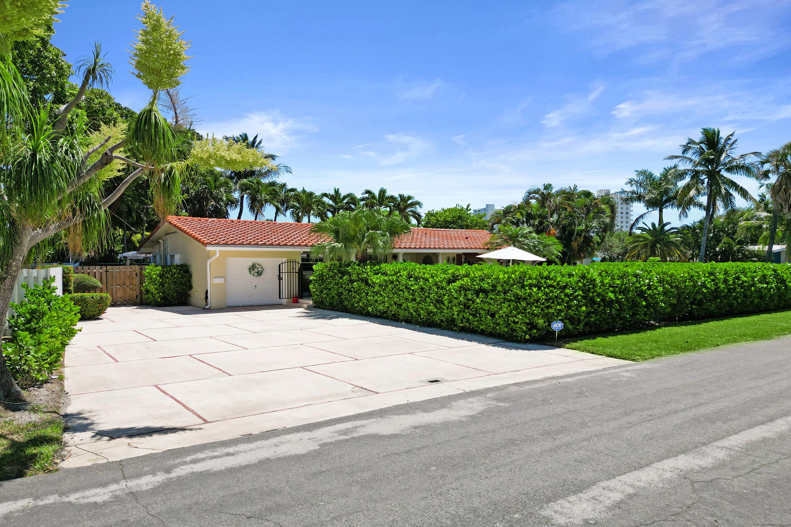 1900 N Riverside Dr Pompano Beach, FL 33062