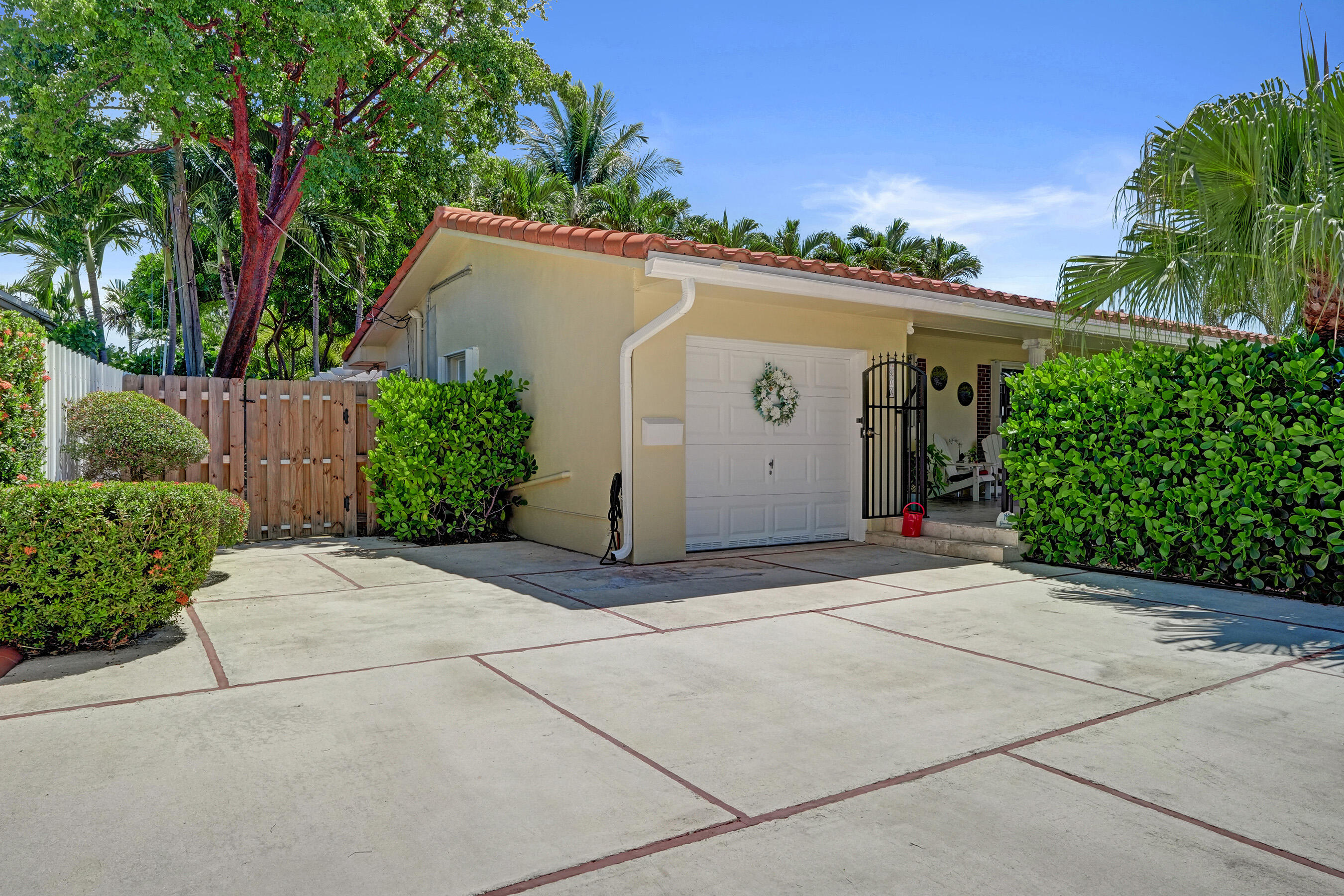 1900 N Riverside Dr Pompano Beach, FL 33062